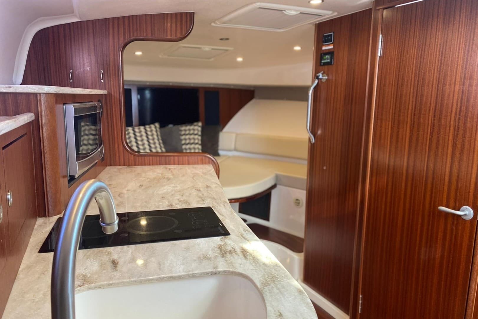 2018 Pursuit OS 385 Offshore — photo 19