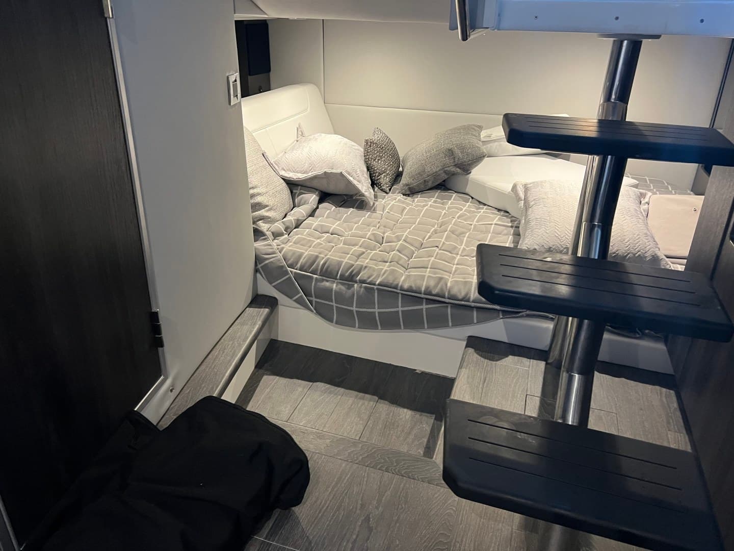 2021 Formula 380 Super Sport Crossover OB — photo 13