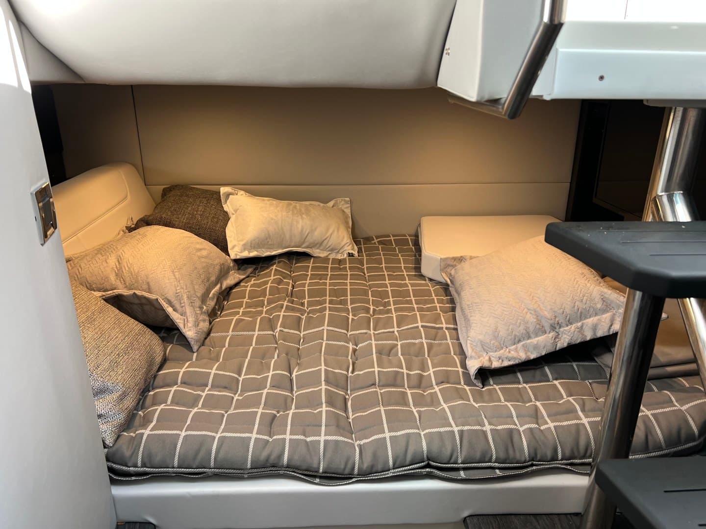 2021 Formula 380 Super Sport Crossover OB — photo 14