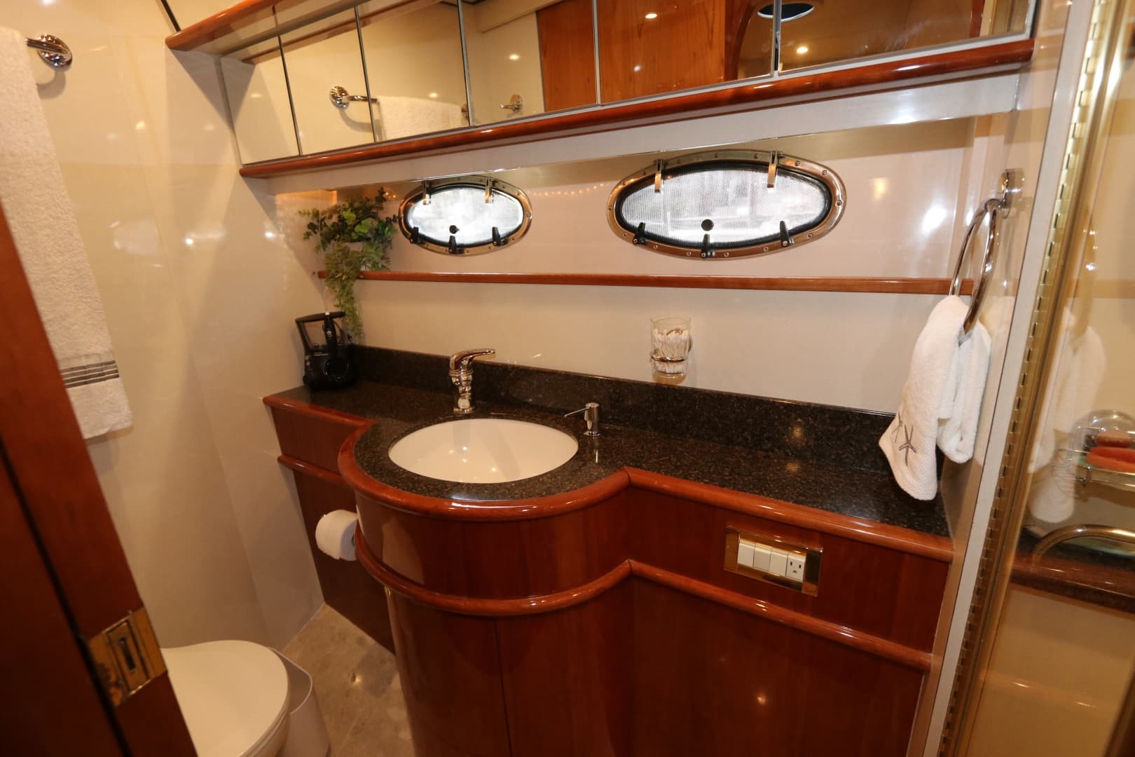 2005 Neptunus 56 Express — photo 38