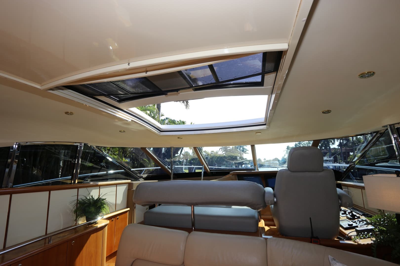 2005 Neptunus 56 Express — photo 20