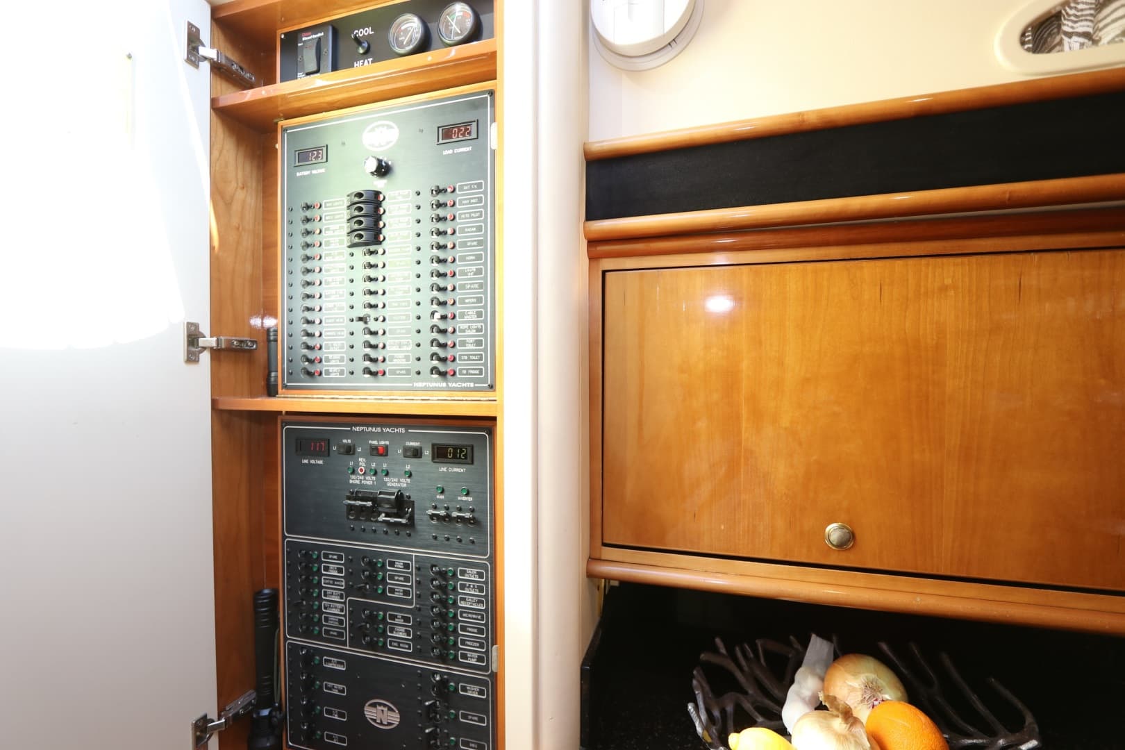 2005 Neptunus 56 Express — photo 25