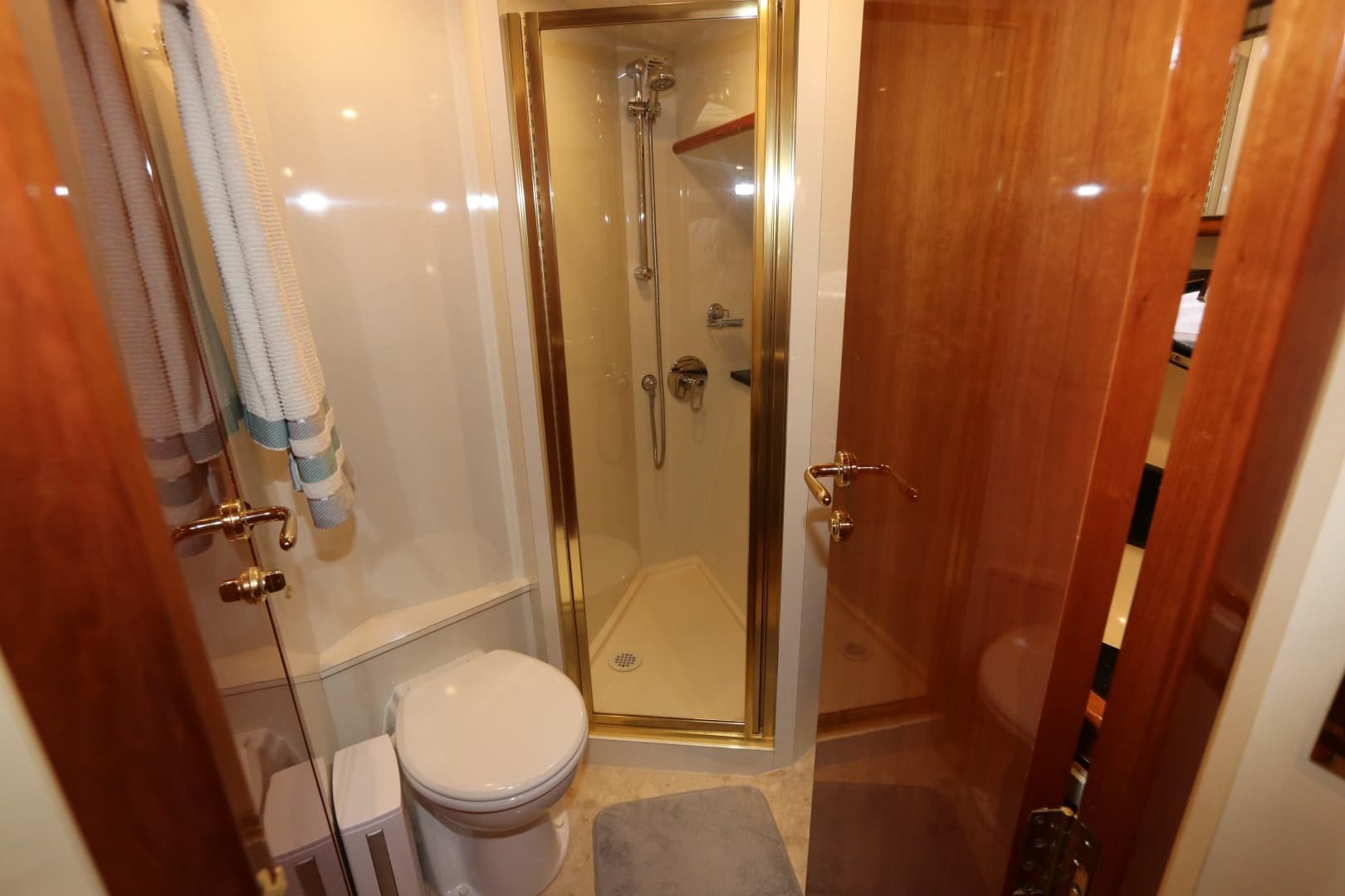 2005 Neptunus 56 Express — photo 44