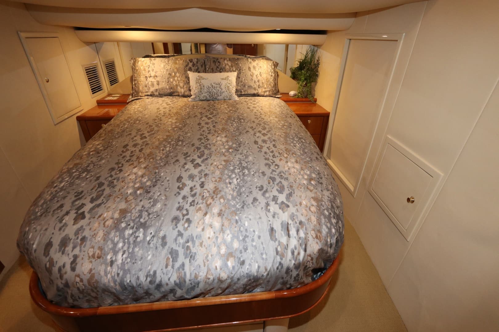 2005 Neptunus 56 Express — photo 33