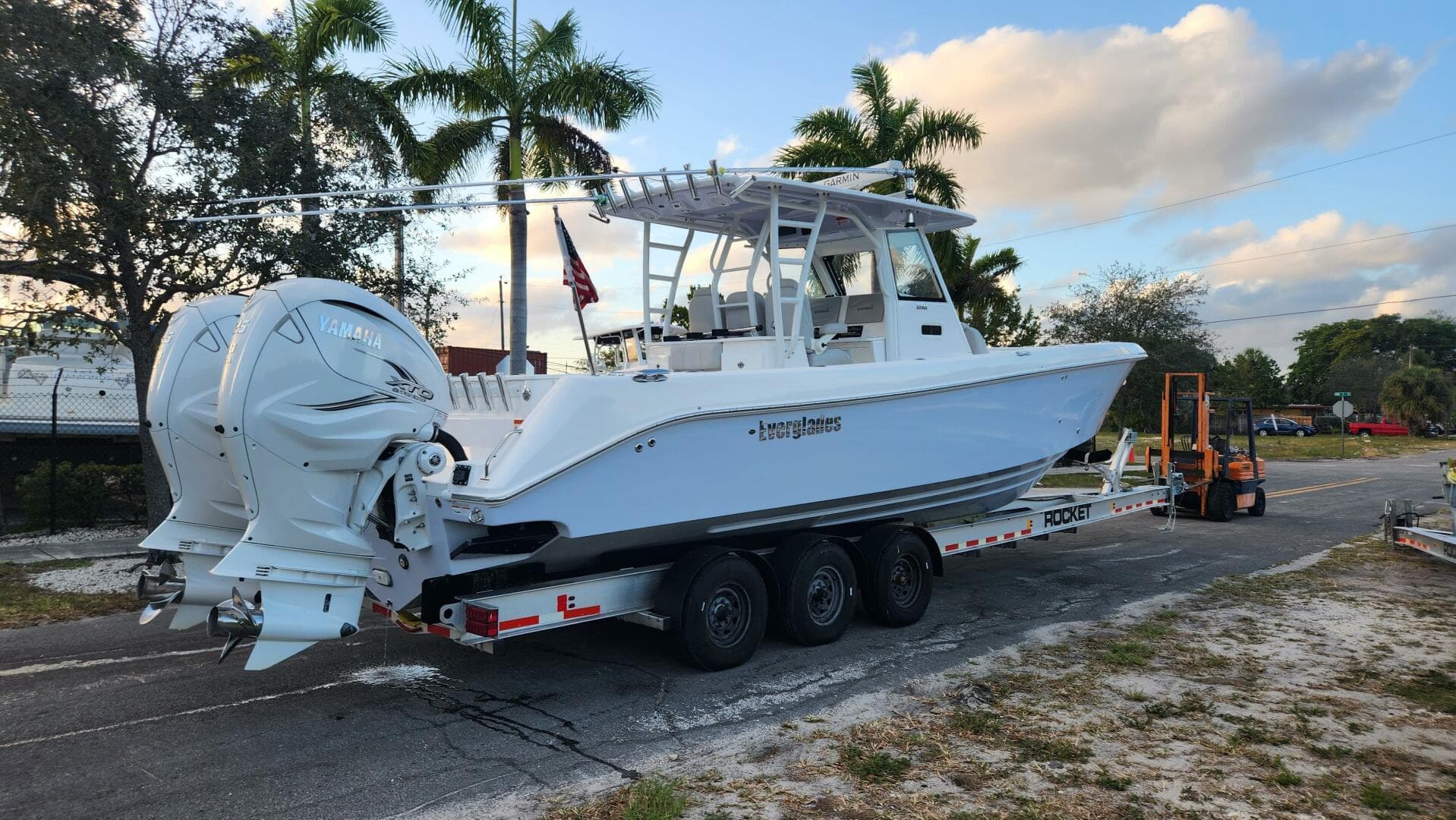 2019 Everglades 355 CC — photo 7