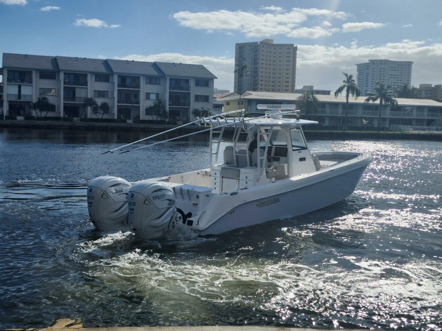 2019 Everglades 355 CC — photo 16