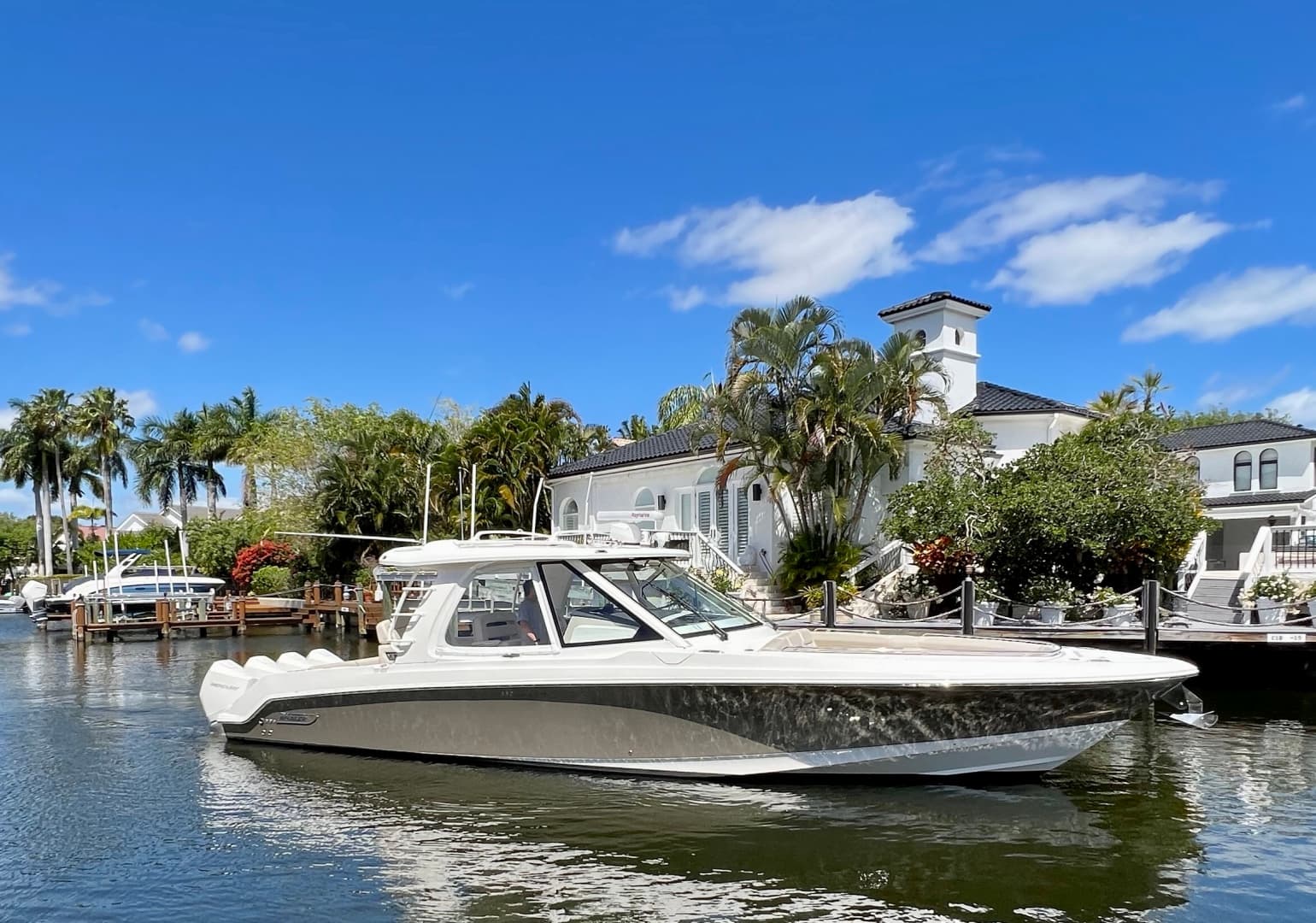 2020 Boston Whaler 380 Realm — photo 1