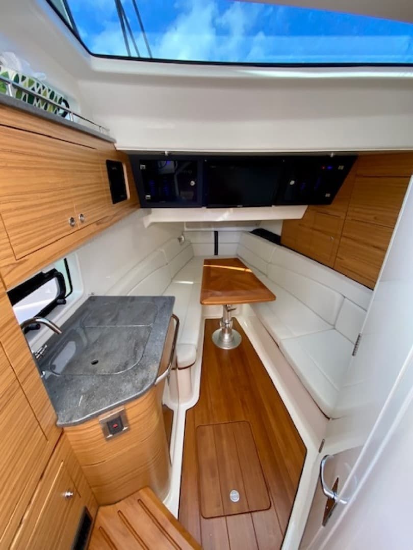 2020 Boston Whaler 380 Realm — photo 20