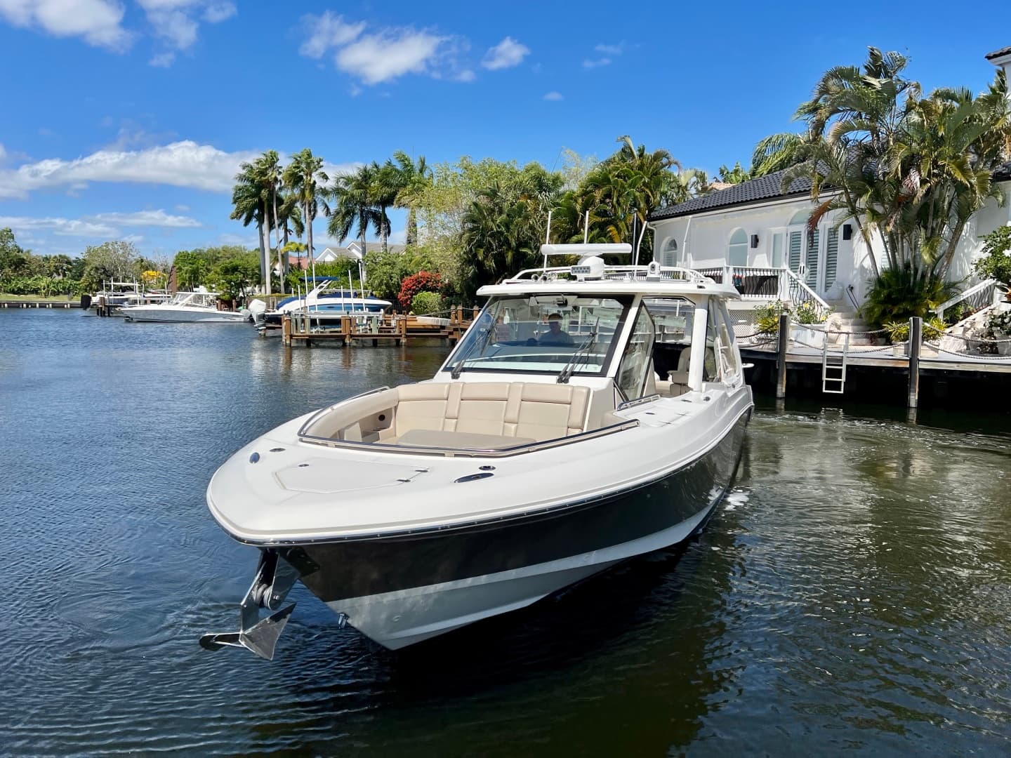 2020 Boston Whaler 380 Realm — photo 2