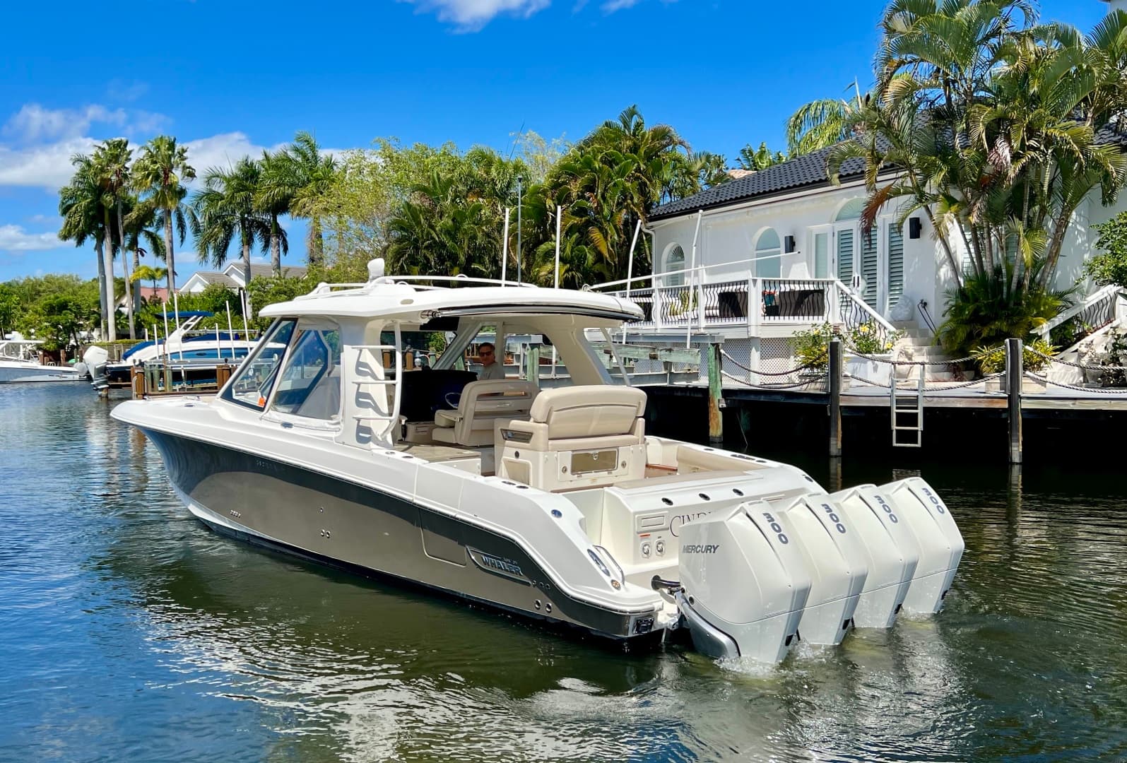 2020 Boston Whaler 380 Realm — photo 3