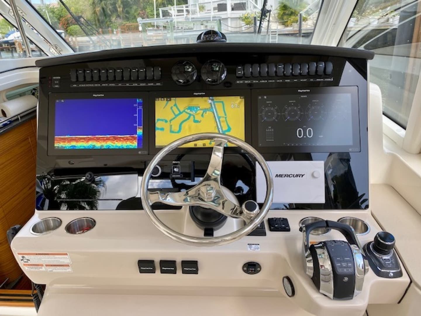 2020 Boston Whaler 380 Realm — photo 12