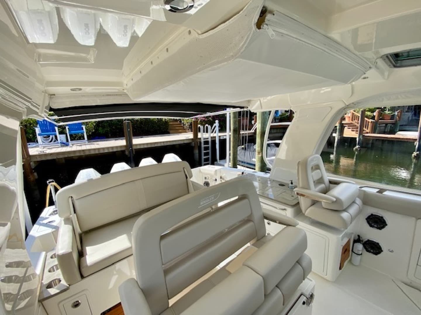 2020 Boston Whaler 380 Realm — photo 10