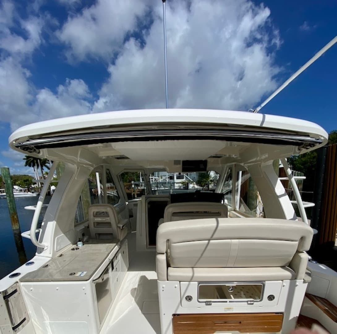 2020 Boston Whaler 380 Realm — photo 16