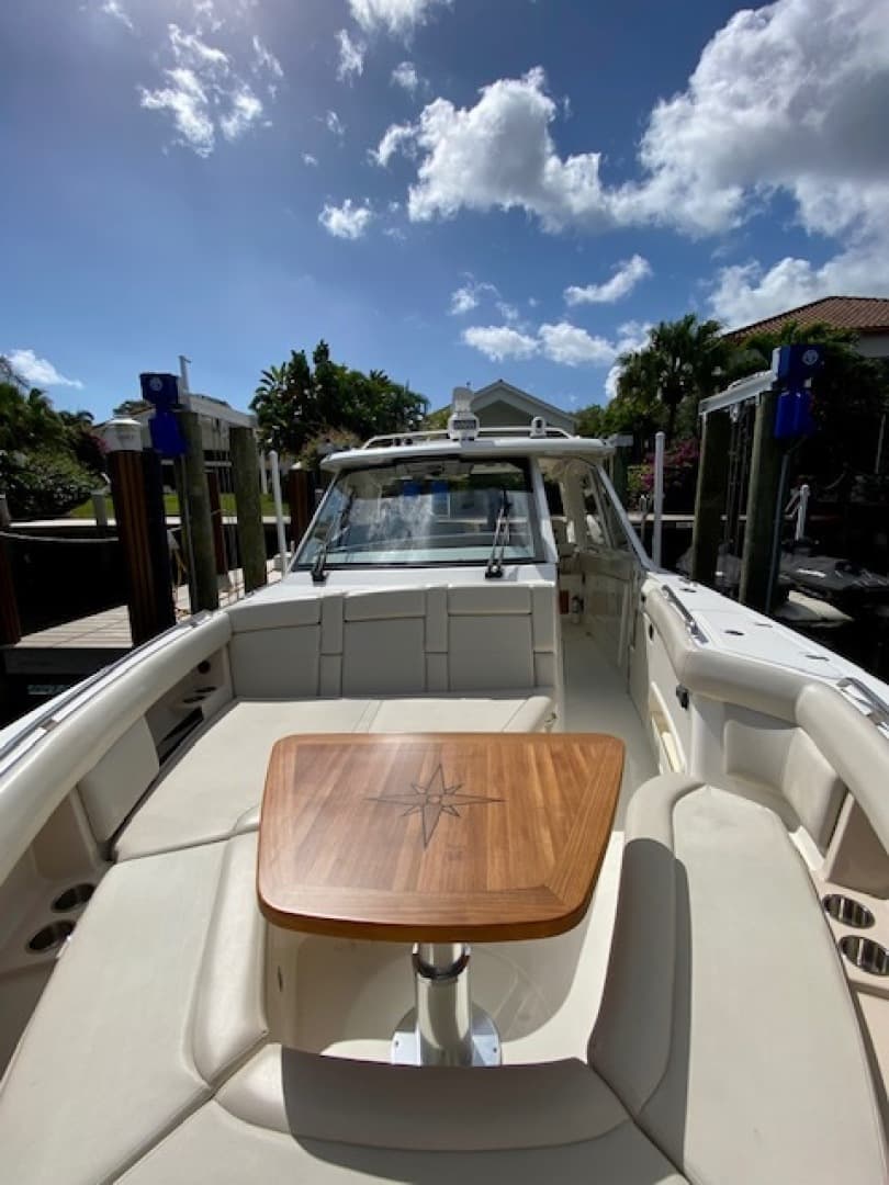2020 Boston Whaler 380 Realm — photo 5