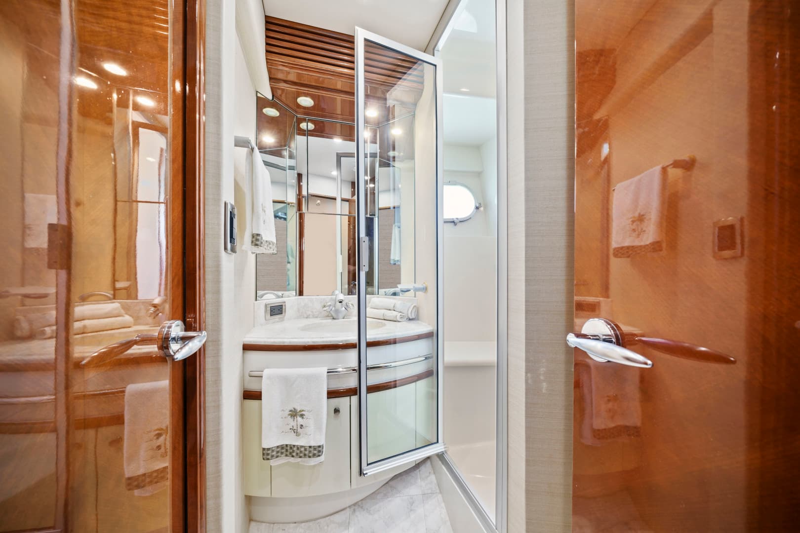 2006 Marquis 65 Pilothouse — photo 35