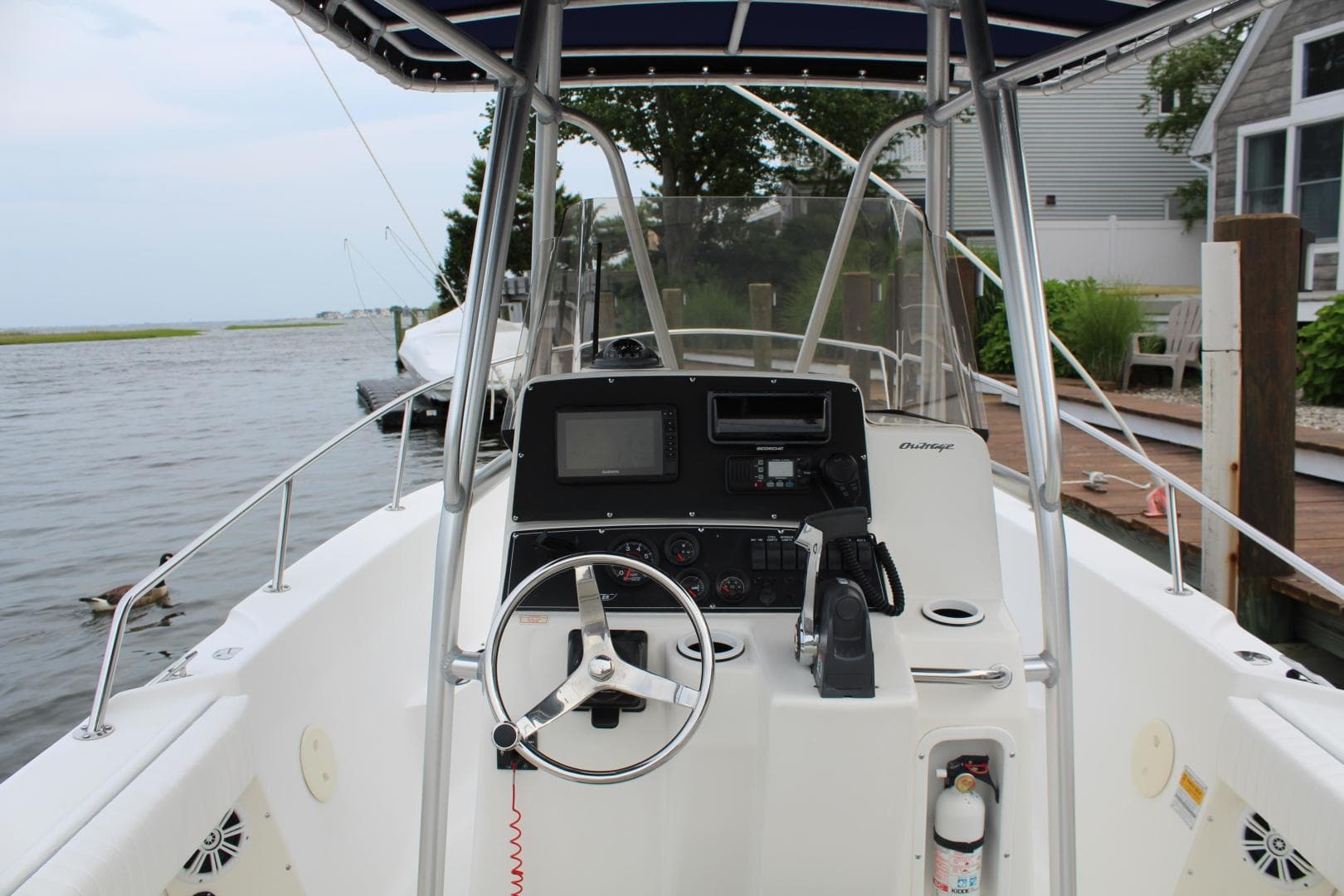 1999 Boston Whaler 23 Outrage — photo 4