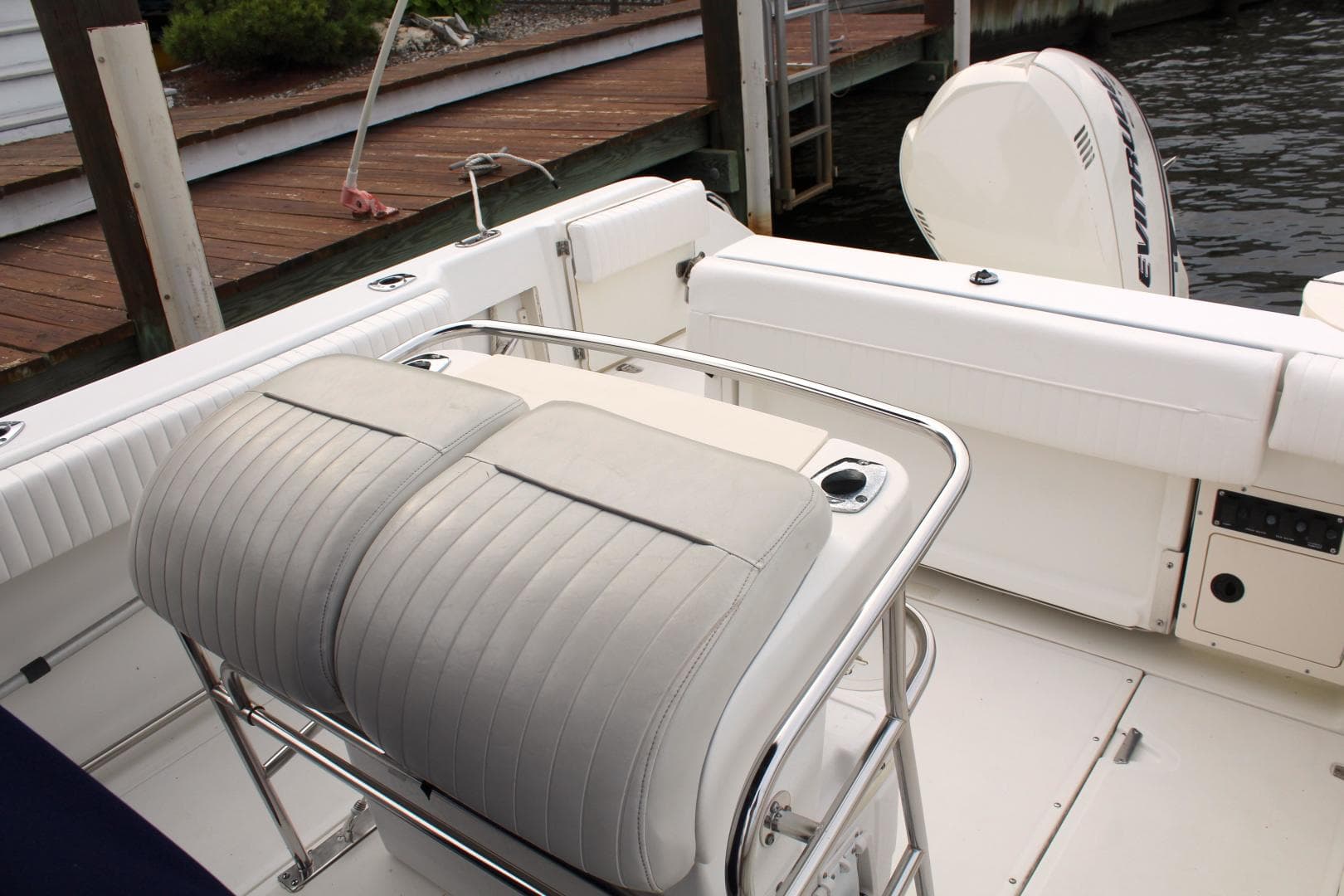 1999 Boston Whaler 23 Outrage — photo 2