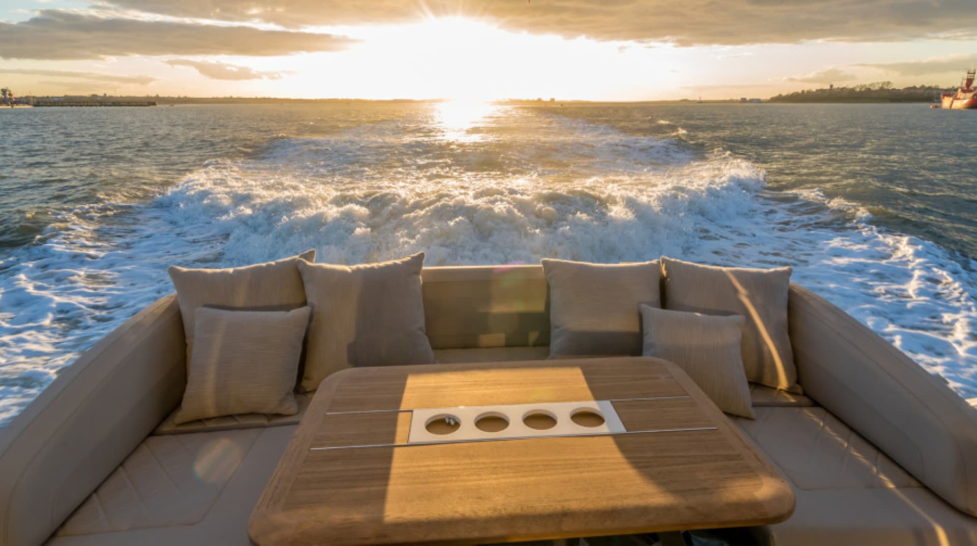 2022 Fairline Squadron 68 — photo 7