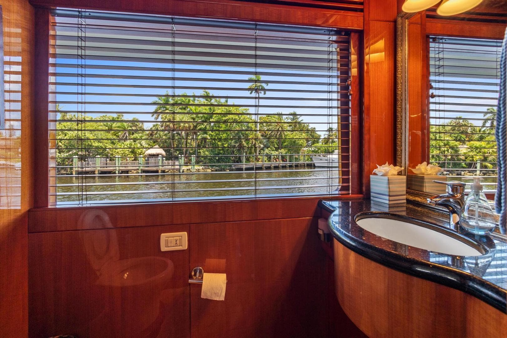 2006 Jefferson Starship Pilothouse — photo 40