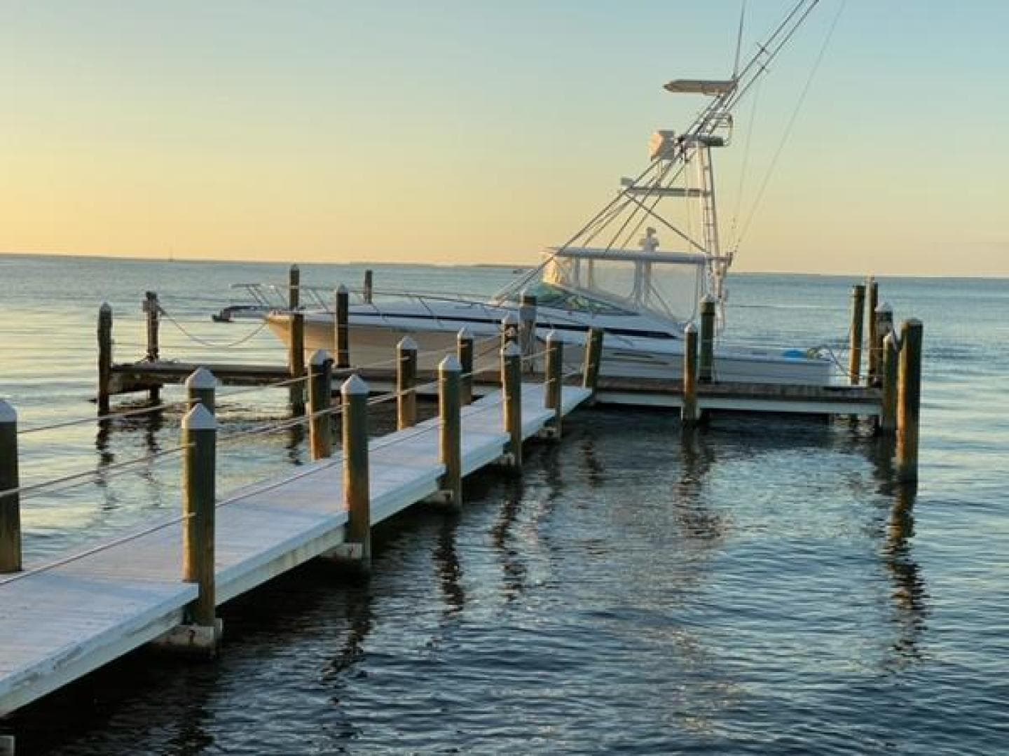 2000 Riviera 4000 Offshore — photo 3