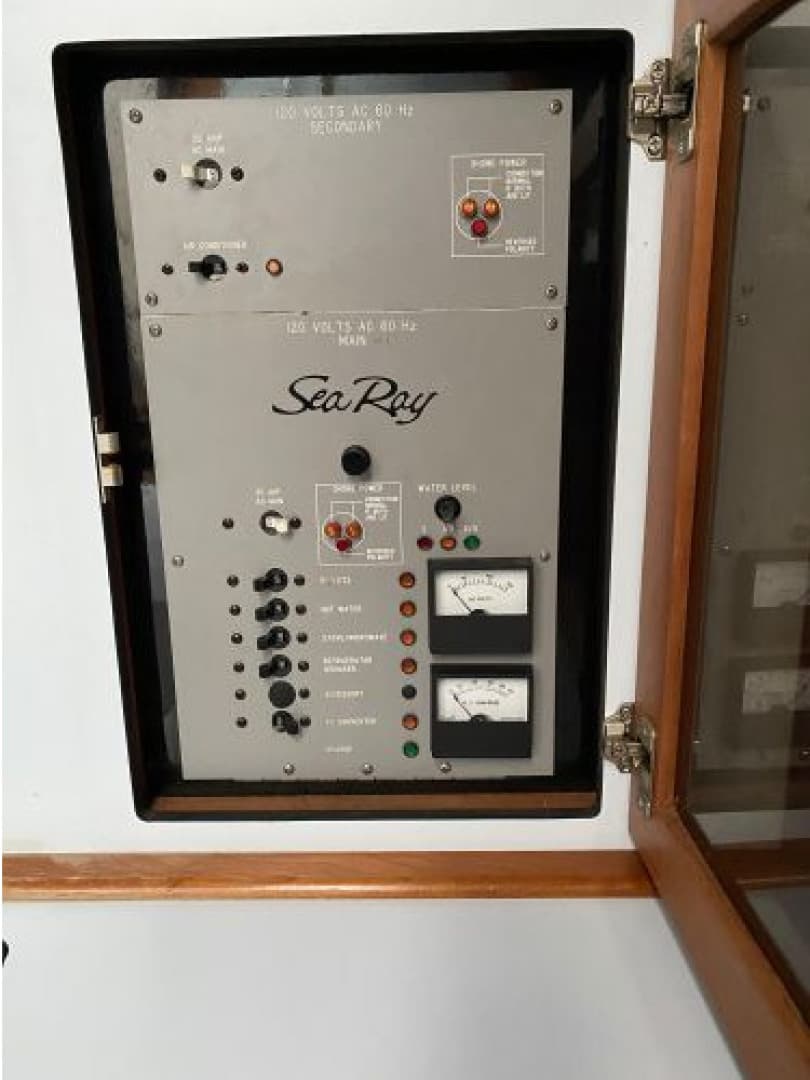 1988 Sea Ray 340 Express Cruiser — photo 27