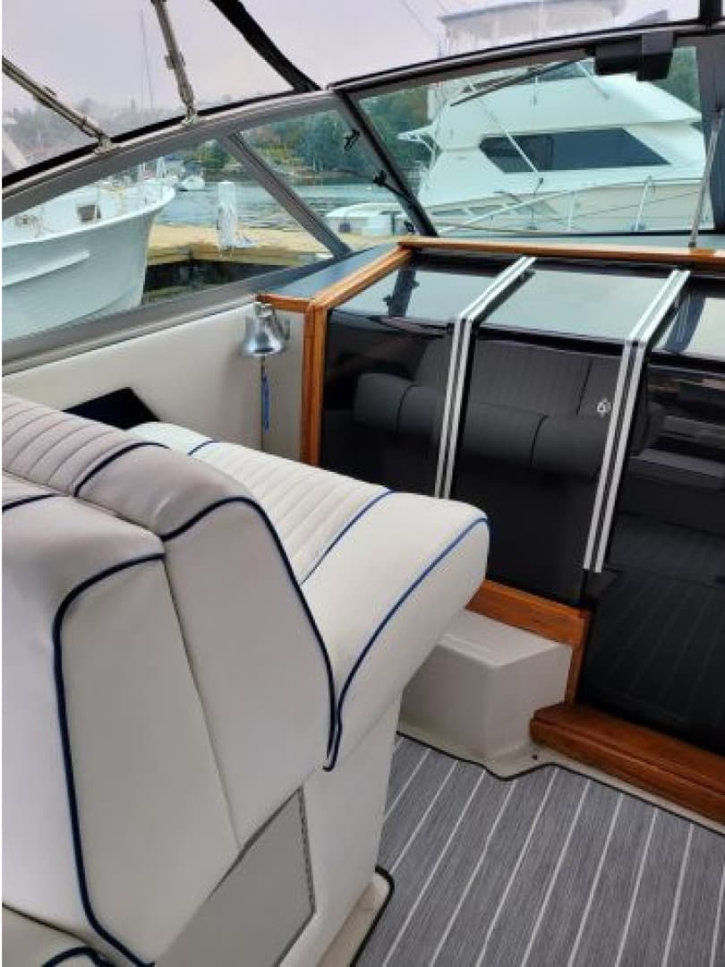 1988 Sea Ray 340 Express Cruiser — photo 9