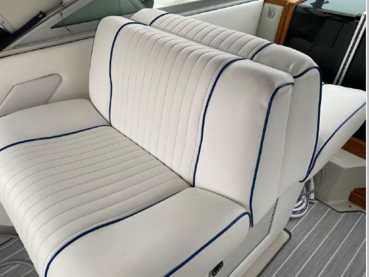 1988 Sea Ray 340 Express Cruiser — photo 11