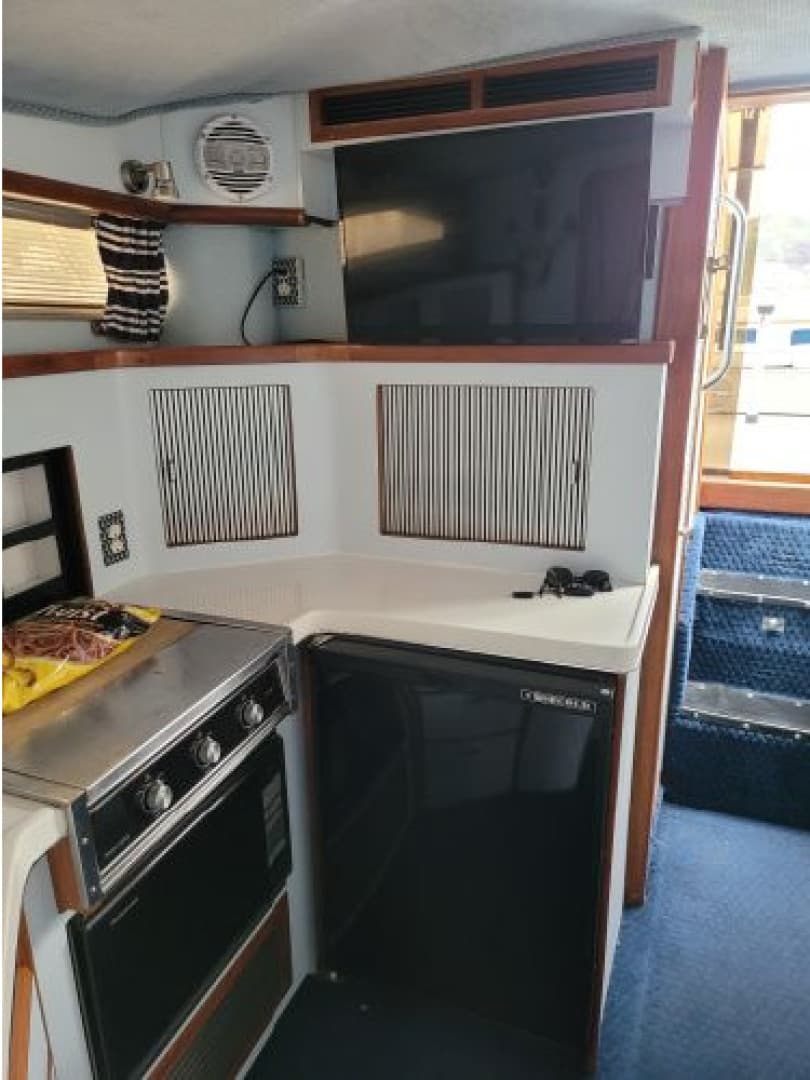 1988 Sea Ray 340 Express Cruiser — photo 19