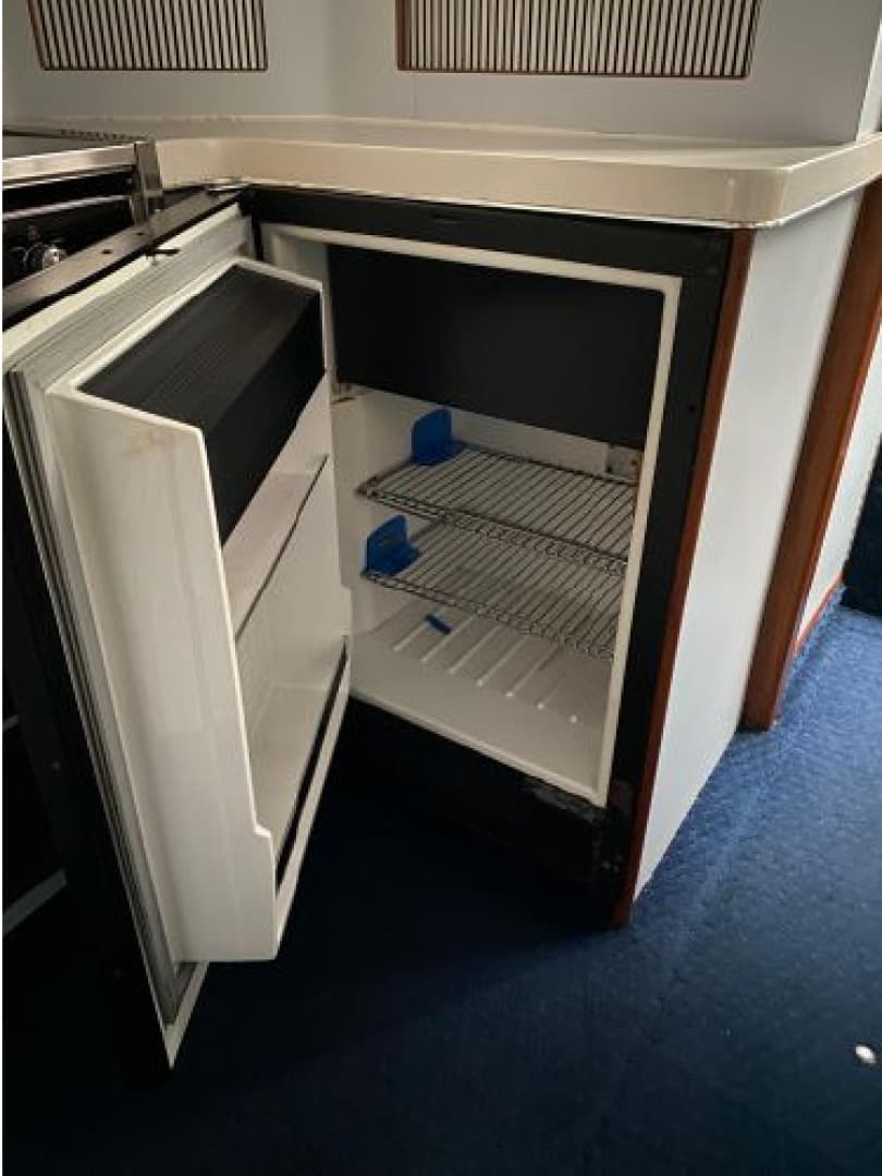 1988 Sea Ray 340 Express Cruiser — photo 17