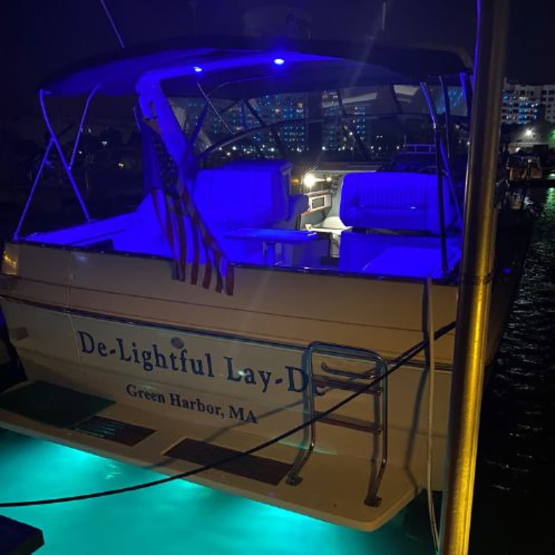 1988 Sea Ray 340 Express Cruiser — photo 6