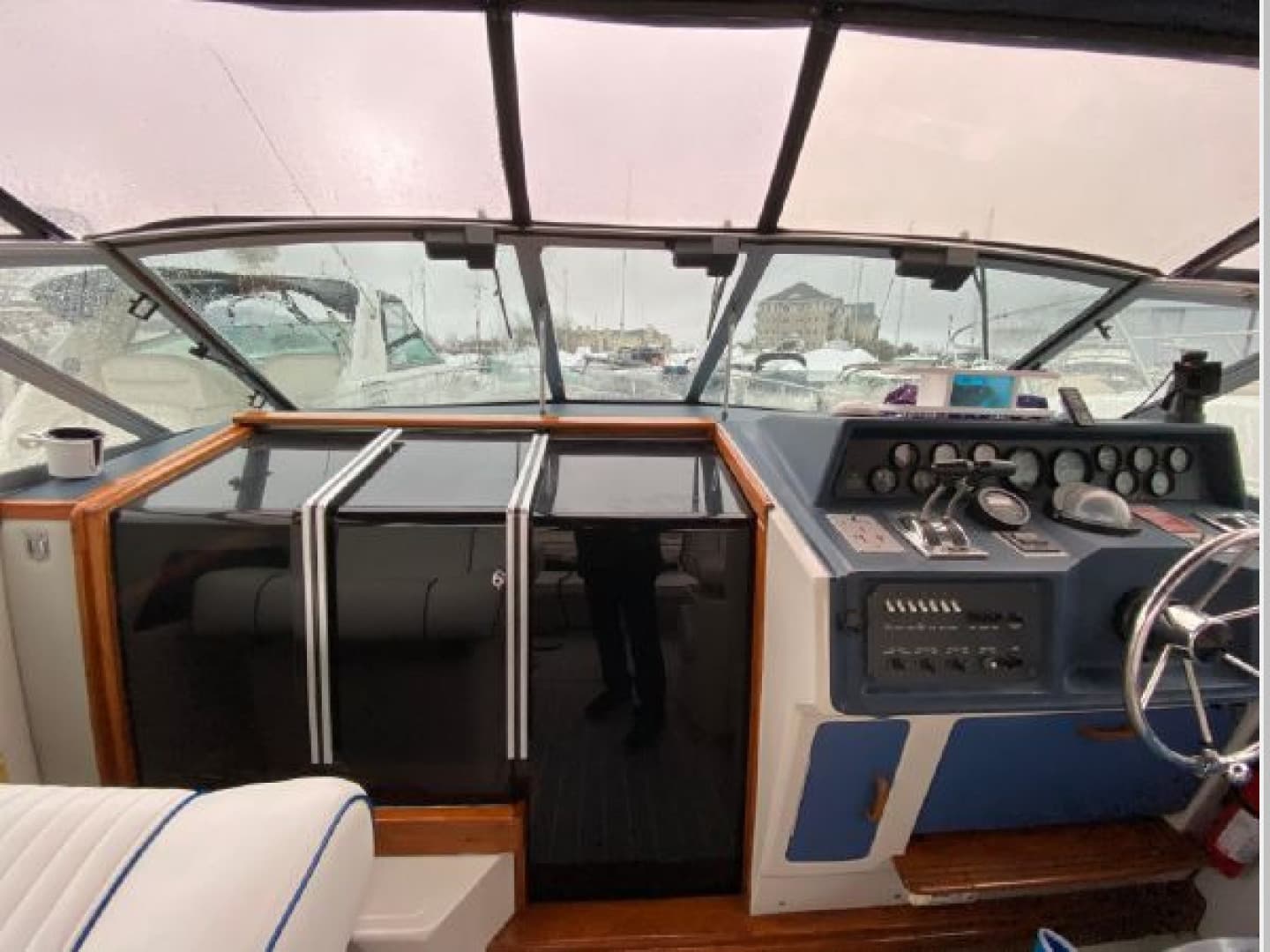 1988 Sea Ray 340 Express Cruiser — photo 13