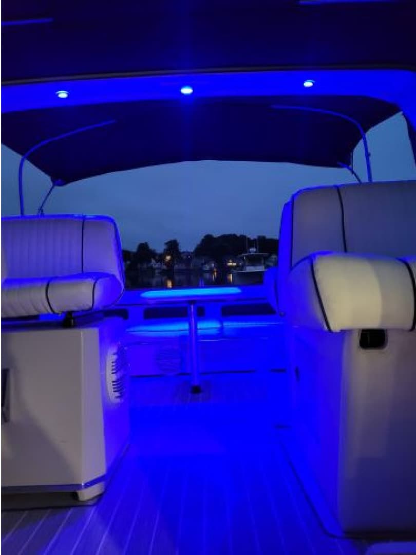 1988 Sea Ray 340 Express Cruiser — photo 12