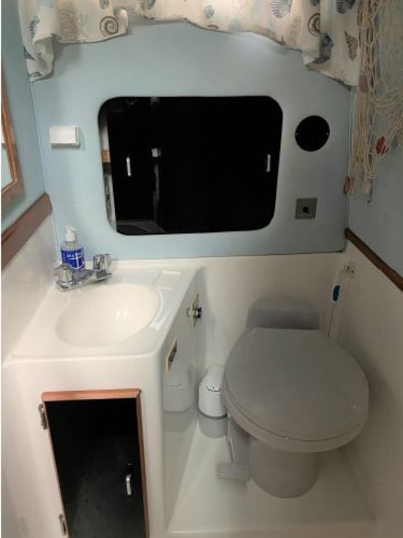 1988 Sea Ray 340 Express Cruiser — photo 24