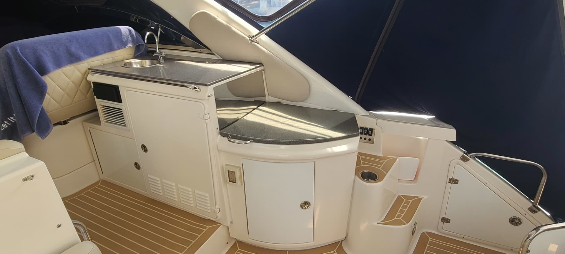 2007 Regal 4460 Commodore — photo 13