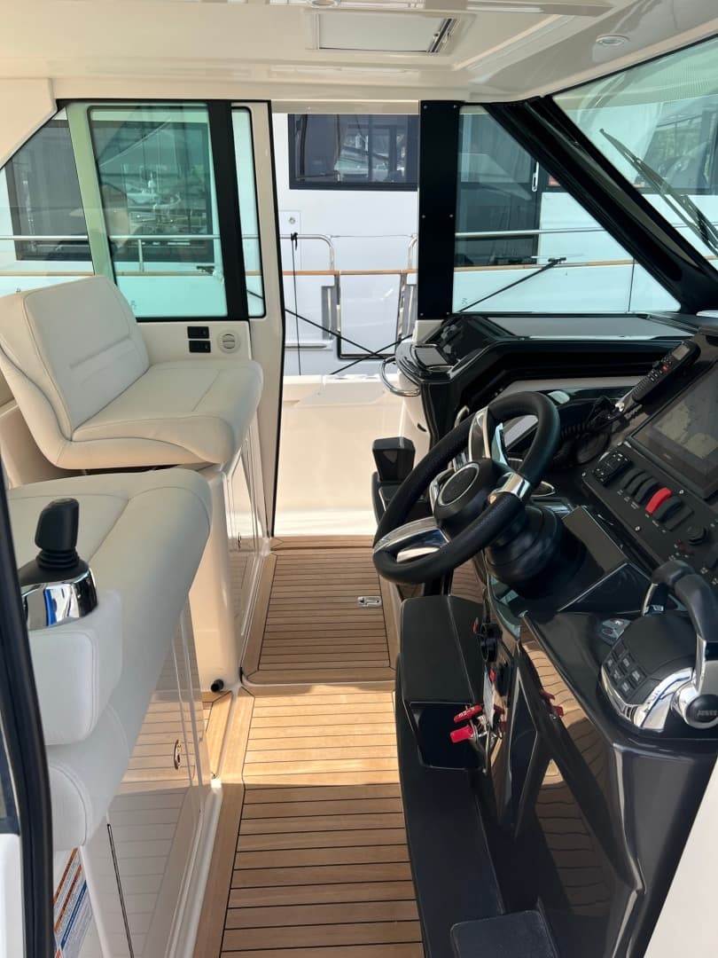 2016 Tiara Yachts Q44 — photo 3