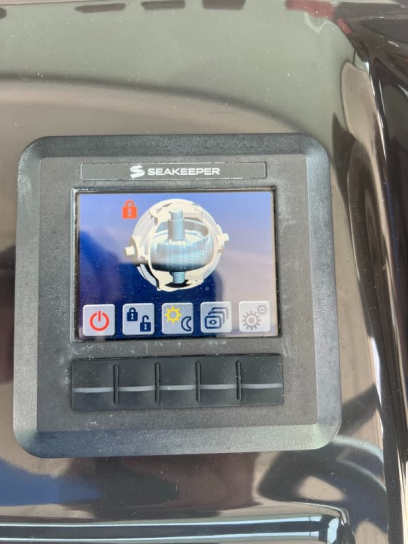 2016 Tiara Yachts Q44 — photo 10