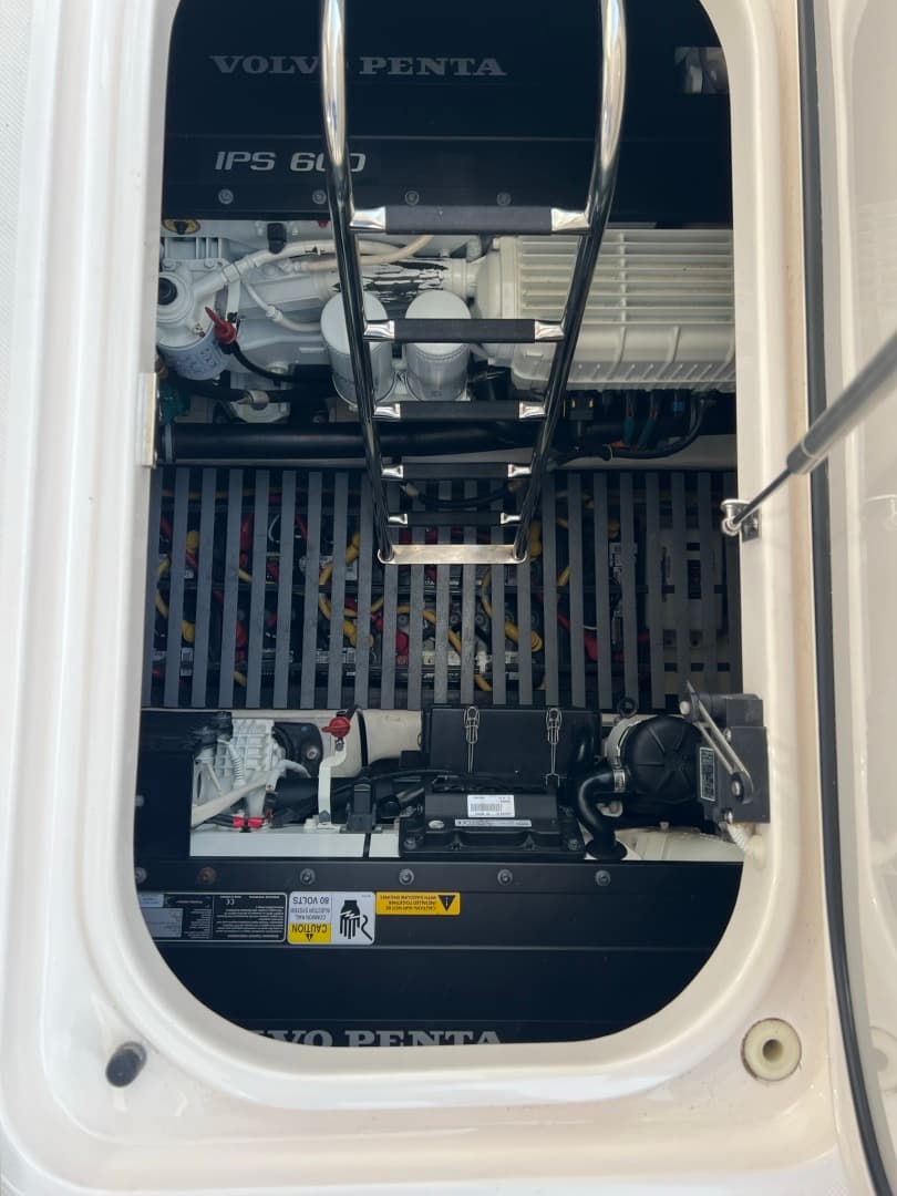 2016 Tiara Yachts Q44 — photo 22