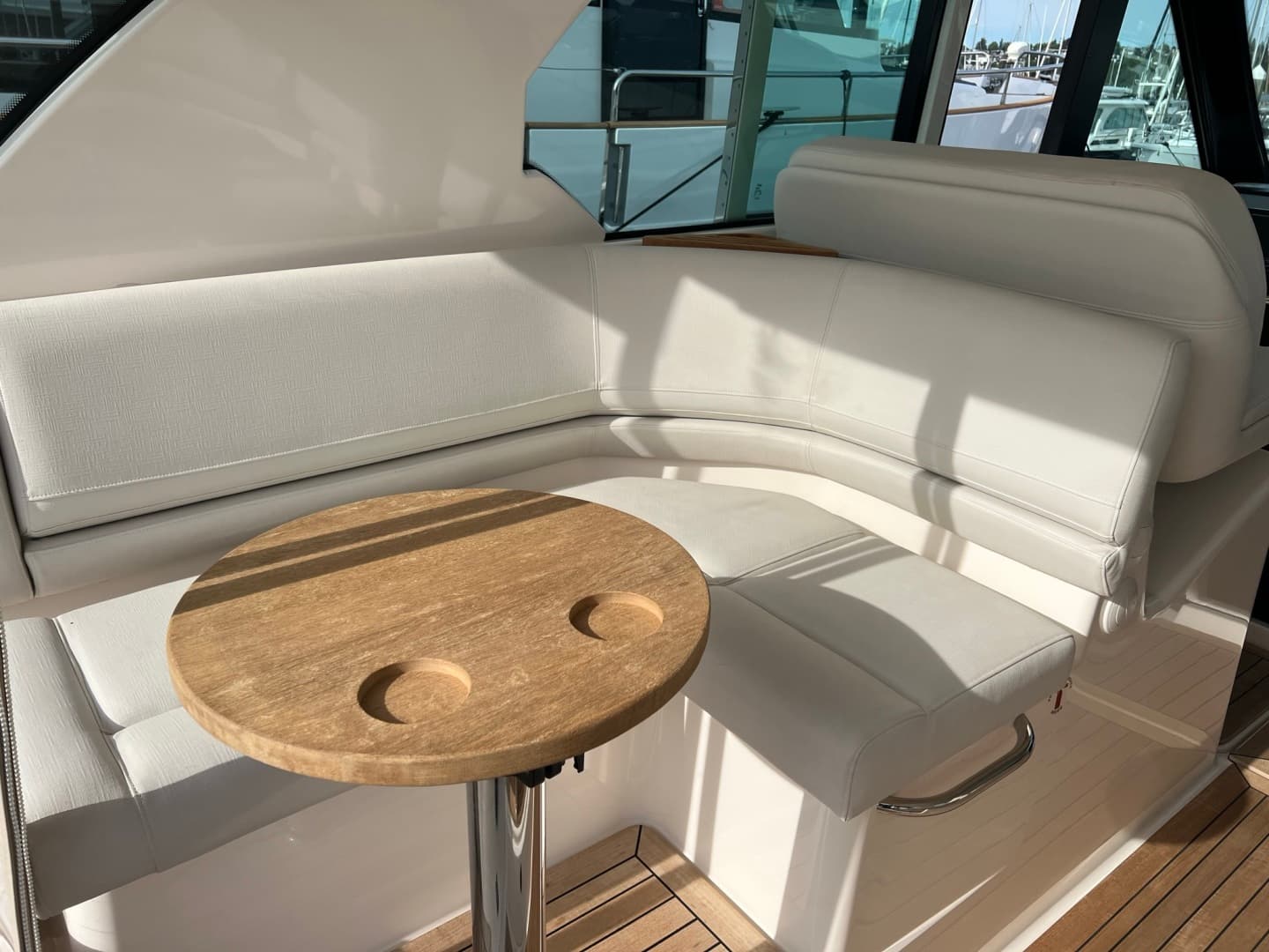 2016 Tiara Yachts Q44 — photo 24