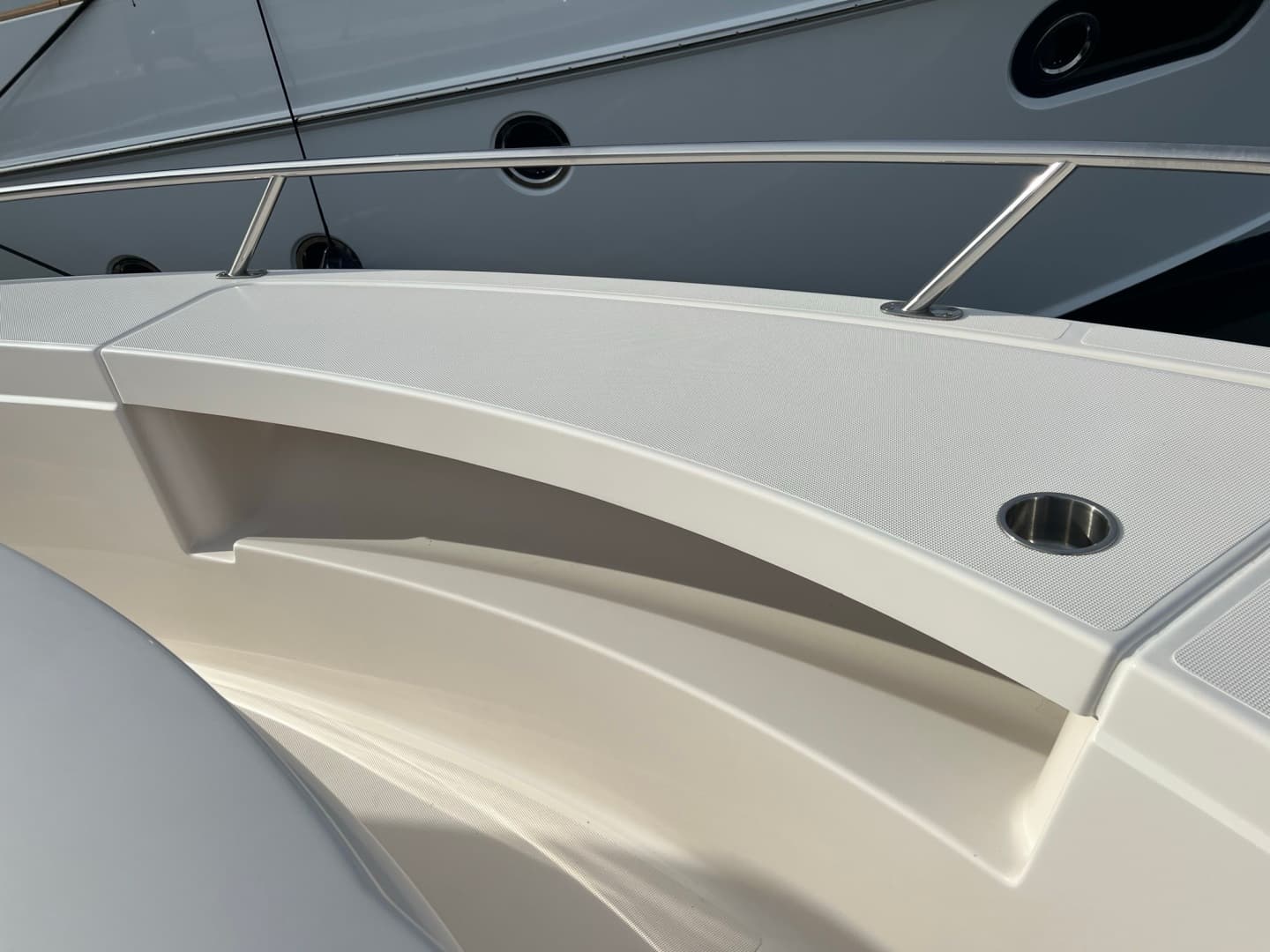 2016 Tiara Yachts Q44 — photo 25