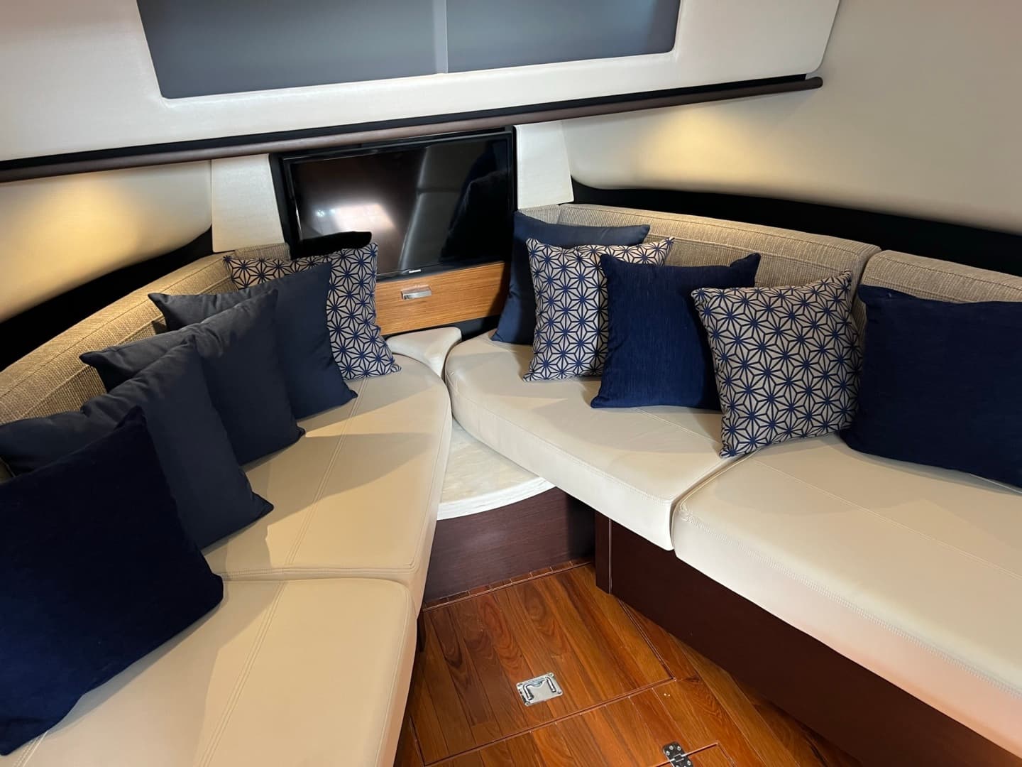 2016 Tiara Yachts Q44 — photo 5