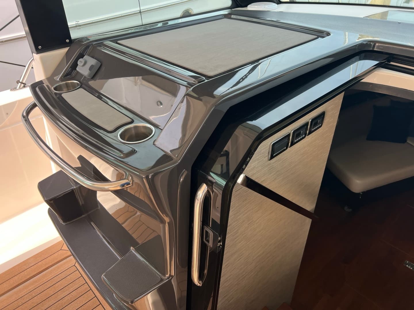 2016 Tiara Yachts Q44 — photo 13