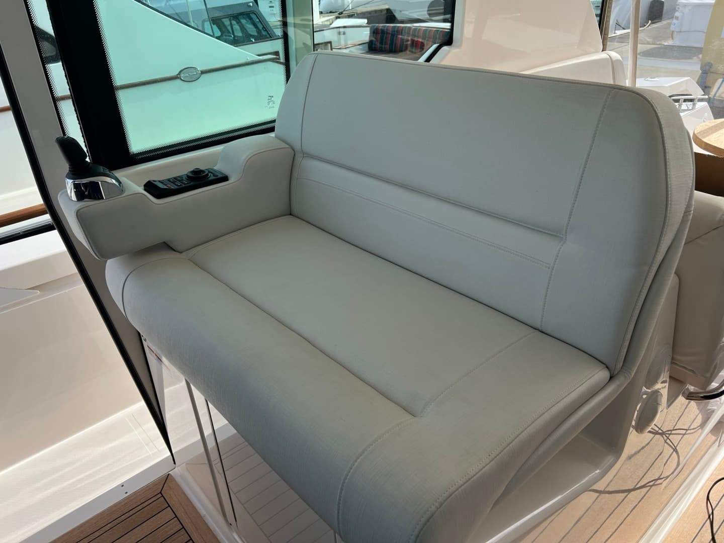 2016 Tiara Yachts Q44 — photo 11