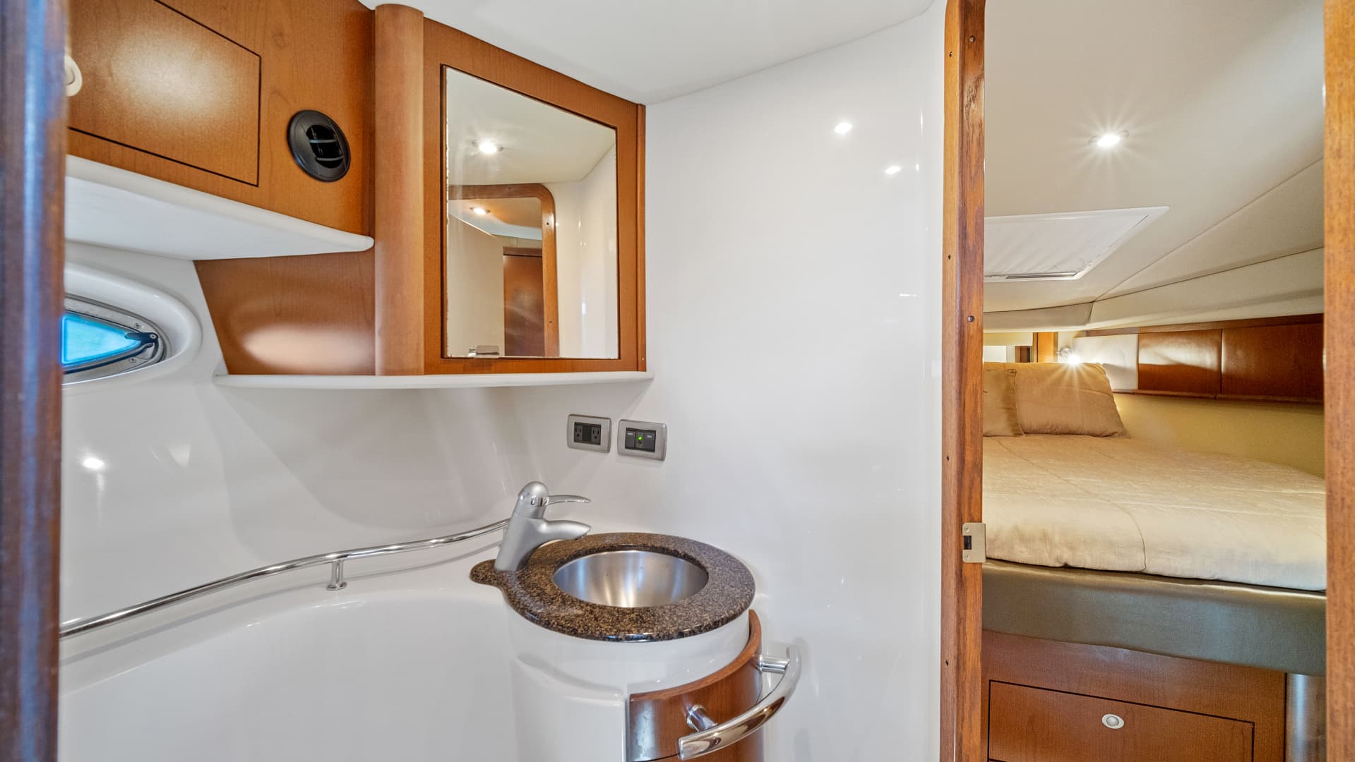 2007 Sea Ray 40 Sundancer — photo 40