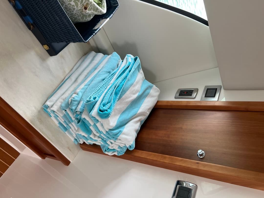 2019 Intrepid 475 Sport Yacht — photo 16