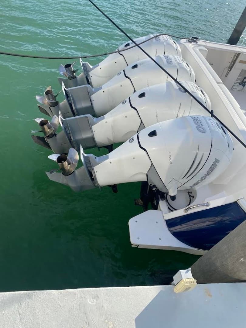 2019 Intrepid 475 Sport Yacht — photo 6