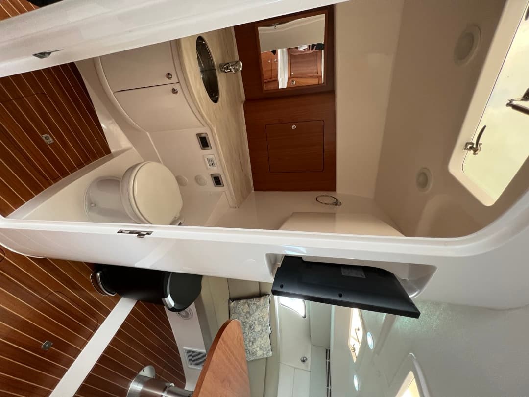 2019 Intrepid 475 Sport Yacht — photo 12