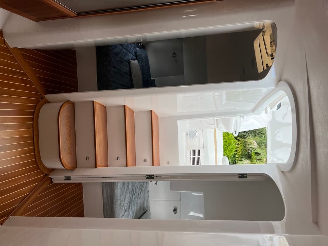 2019 Intrepid 475 Sport Yacht — photo 11