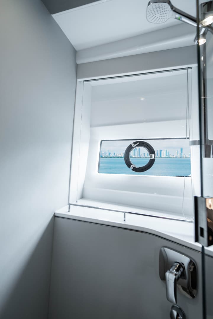 2018 Princess F62 — photo 94