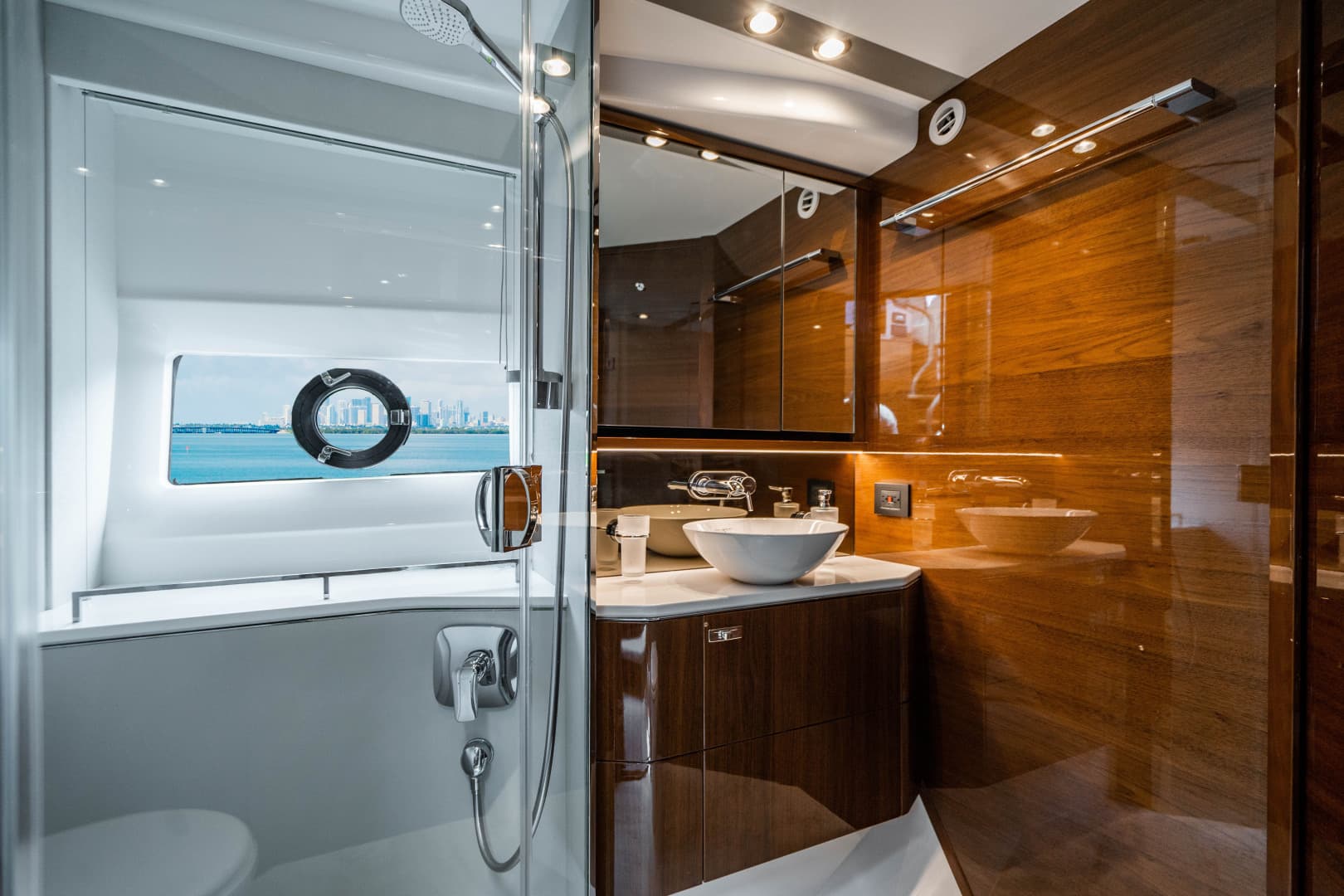 2018 Princess F62 — photo 95