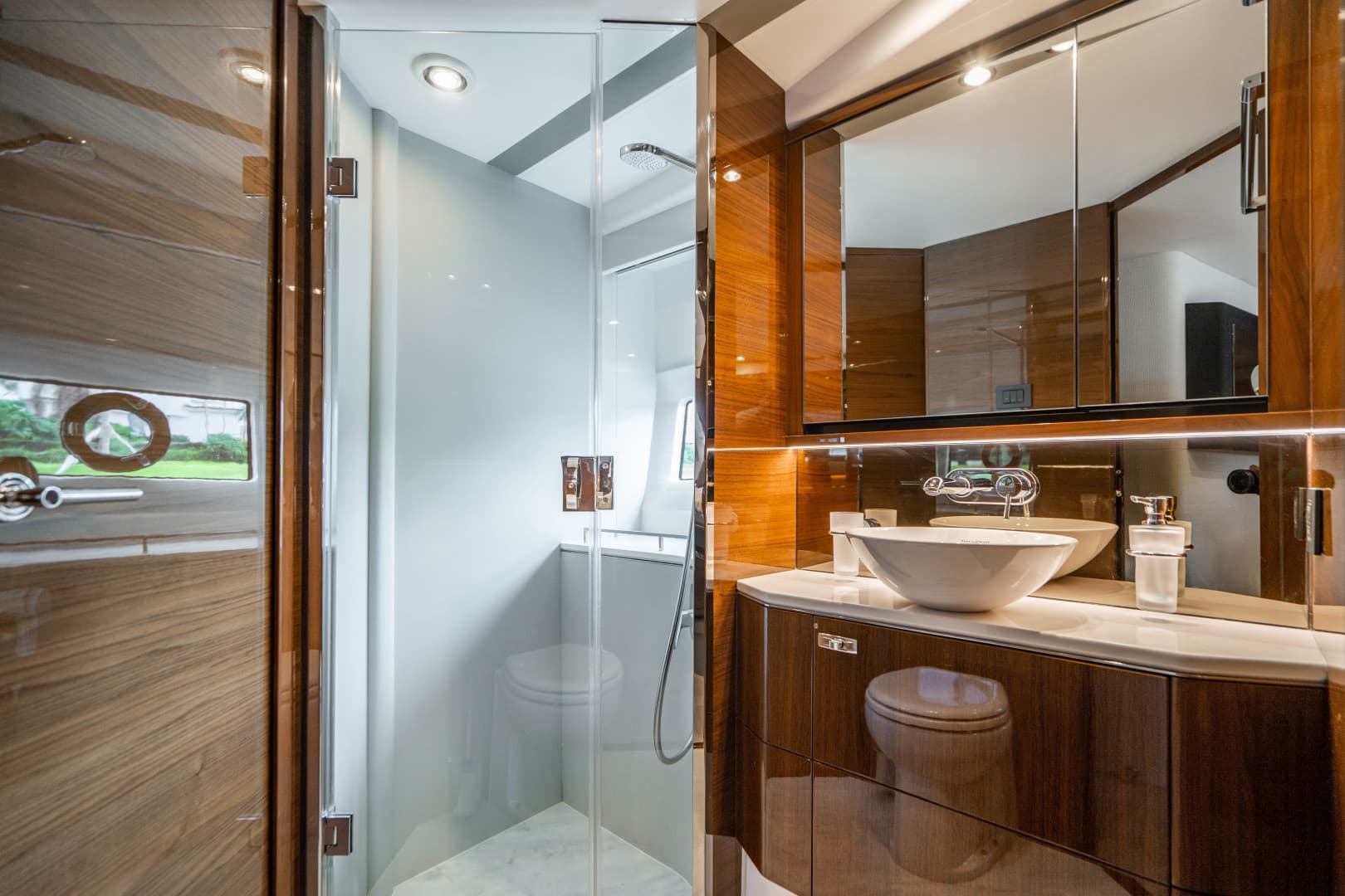 2018 Princess F62 — photo 91